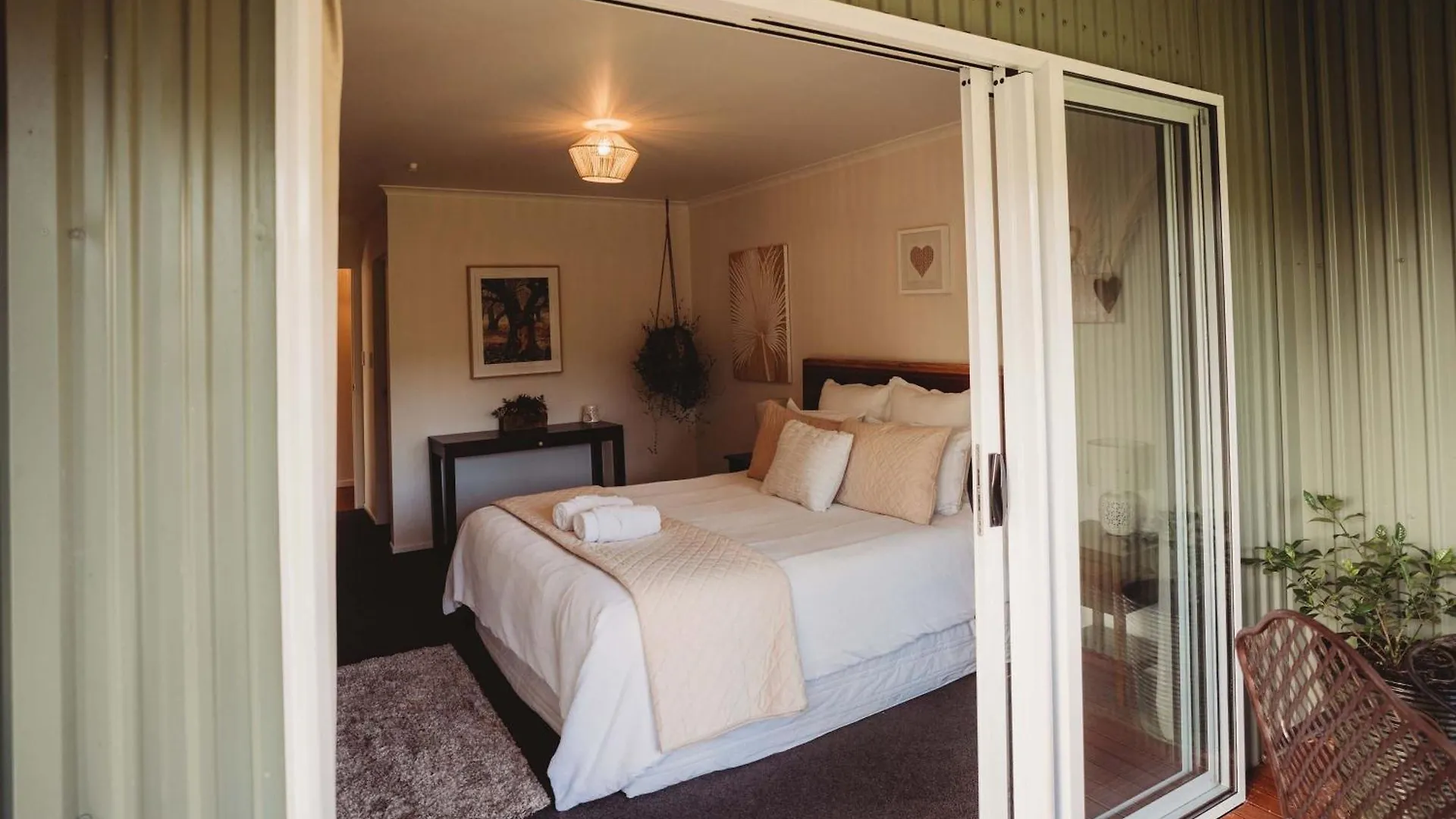 Paradise Valley Lodge - The Garden Room Rotorua New Zealand